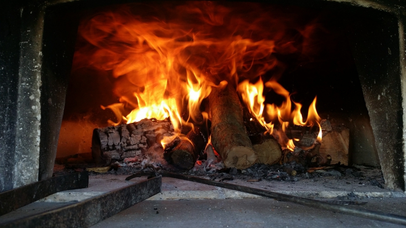 pizzeria-MONTFERRAT-min_wood-fired-oven-1960099